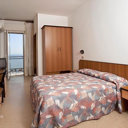 Hotel Royal-Spiaggia Гаттео-а-Маре Экстерьер фото