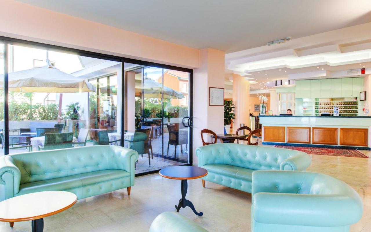 Hotel Royal-Spiaggia Гаттео-а-Маре Экстерьер фото