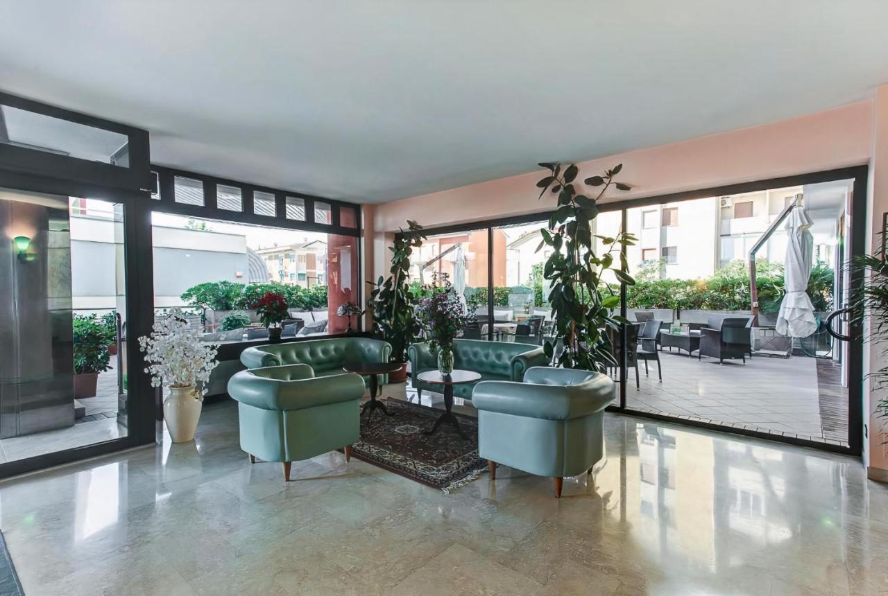 Hotel Royal-Spiaggia Гаттео-а-Маре Экстерьер фото