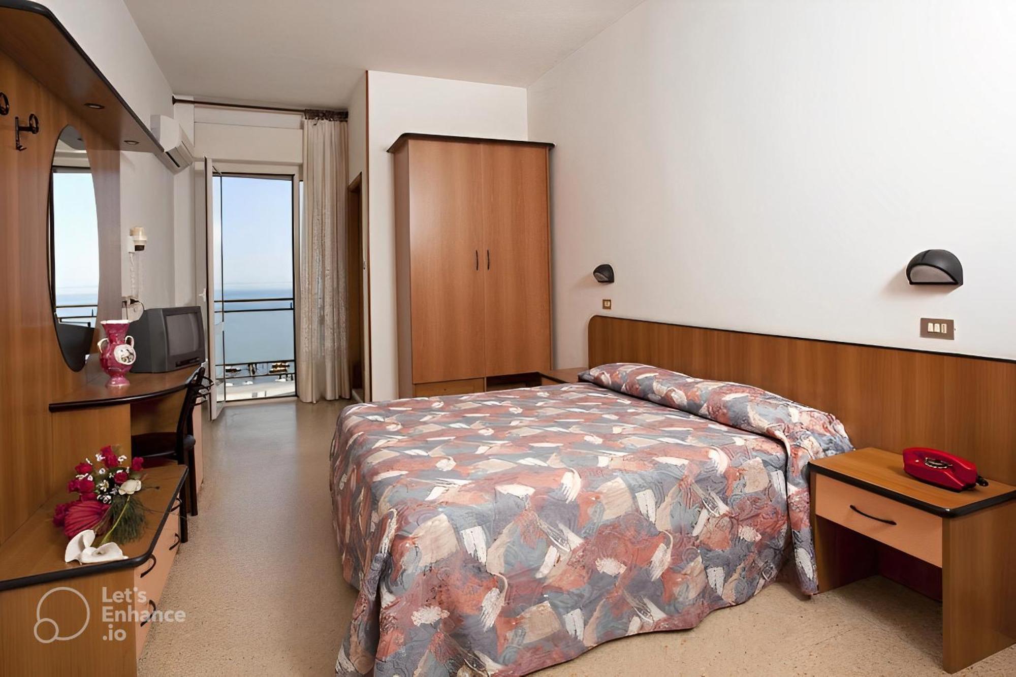 Hotel Royal-Spiaggia Гаттео-а-Маре Экстерьер фото